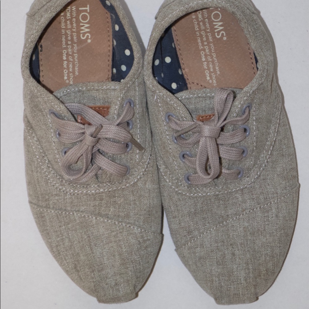 TOMS lace up shoes size 7.5